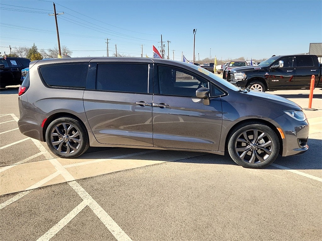 2020 Chrysler Pacifica Touring