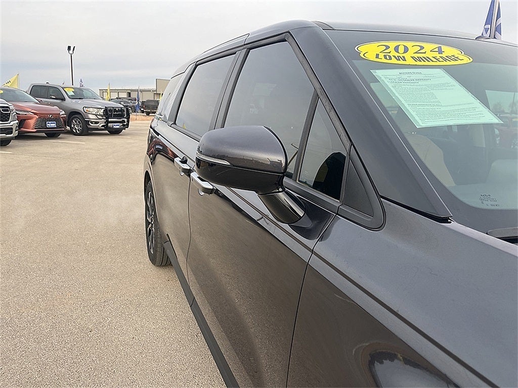 2024 Kia Carnival EX