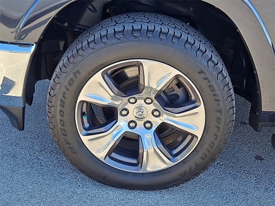 2019 RAM 1500 Laramie Crew Cab 4x4 5'7' Box