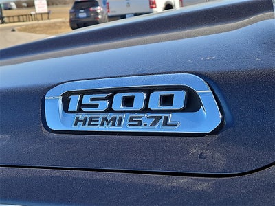 2019 RAM 1500 Laramie Crew Cab 4x4 5'7' Box