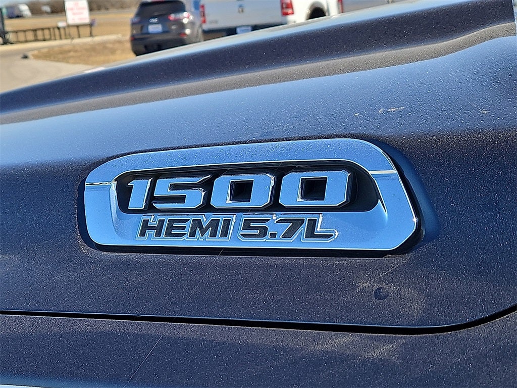 2019 RAM 1500 Laramie Crew Cab 4x4 5'7' Box