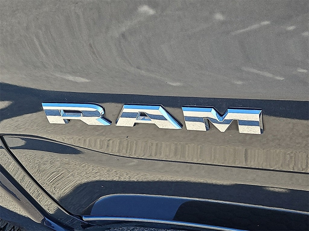 2019 RAM 1500 Laramie Crew Cab 4x4 5'7' Box