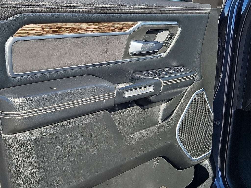 2019 RAM 1500 Laramie Crew Cab 4x4 5'7' Box