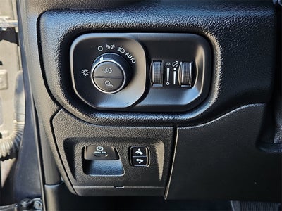 2019 RAM 1500 Laramie Crew Cab 4x4 5'7' Box