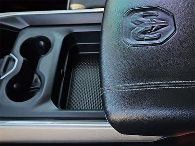 2019 RAM 1500 Laramie Crew Cab 4x4 5'7' Box