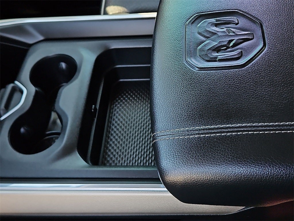 2019 RAM 1500 Laramie Crew Cab 4x4 5'7' Box