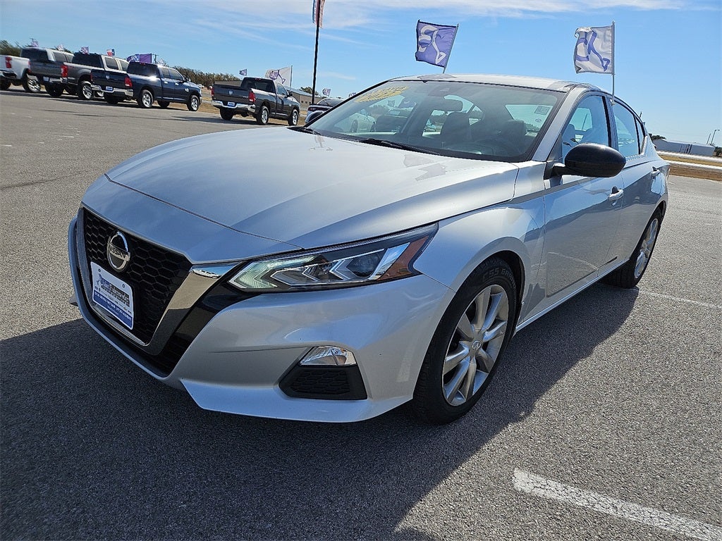 2022 Nissan Altima SR FWD