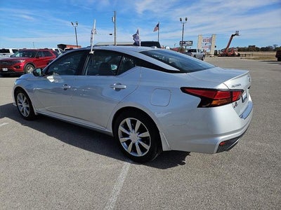 2022 Nissan Altima SR FWD