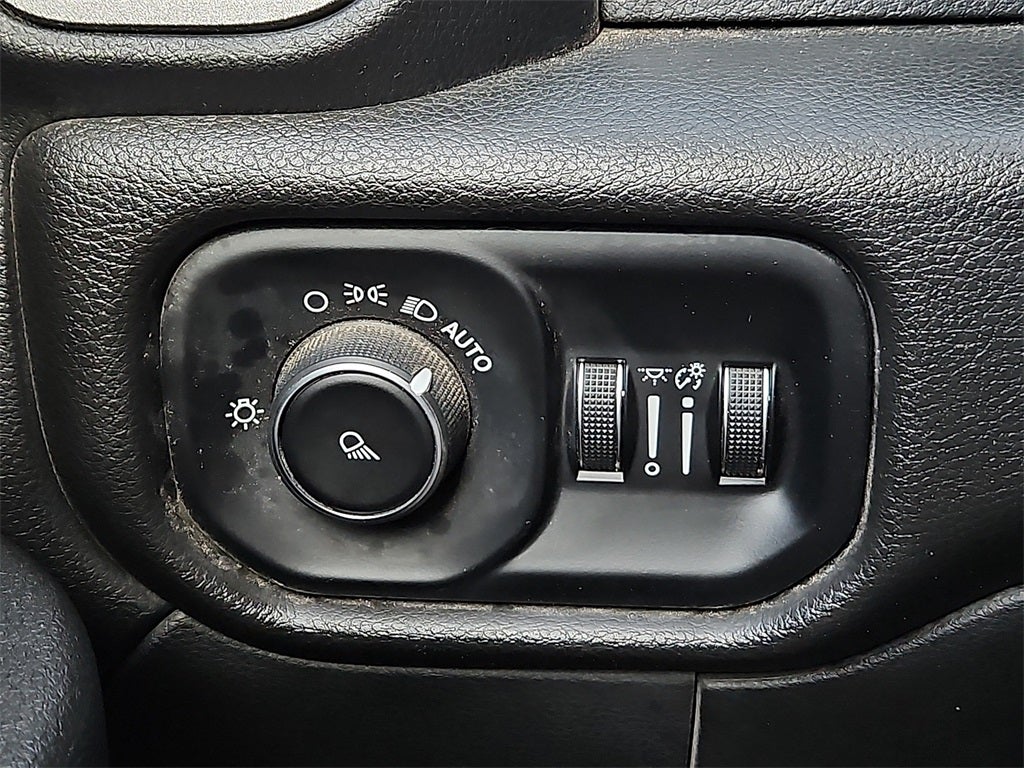 2020 RAM 2500 Tradesman Crew Cab 4X4 6'4' Box